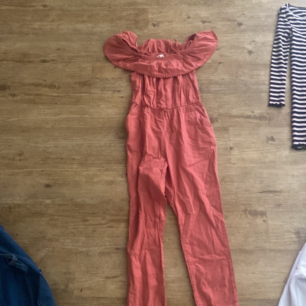 2 dresses 1 jacket and 1 jumpsuit - Picture 3 of 6